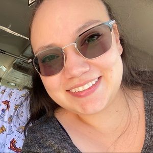 Meet your Posher, Alejandra